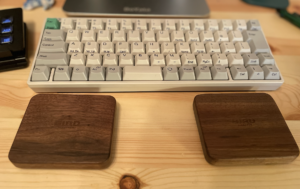 HHKBのキーボードに、木製のパームレストを使用